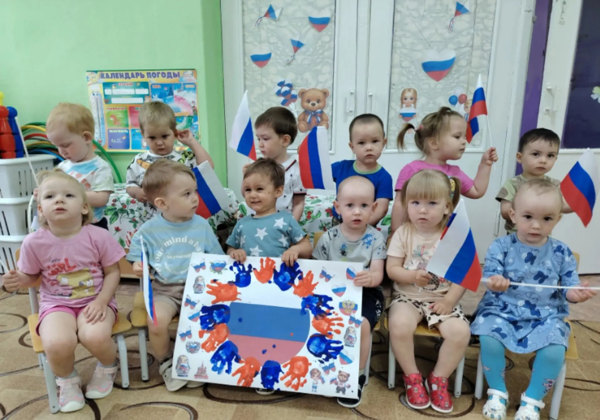🇷🇺День России🇷🇺

У малышей тоже прошло тематическое занятие посвященное Дню России🇷🇺Вместе с Т