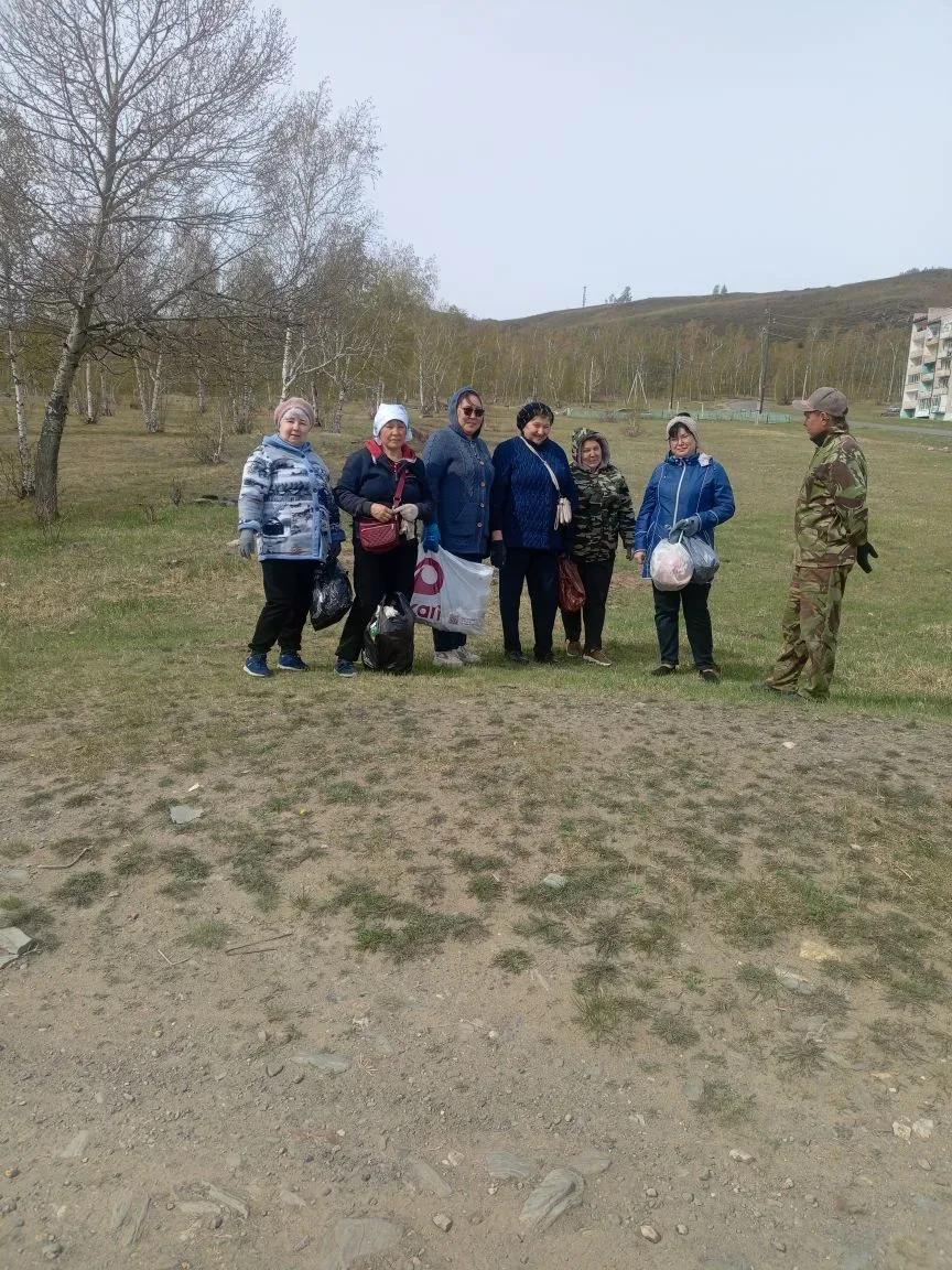Коллектив МУ ДО «Новоорловский ДДТ» участвует в весеннем месячнике благоустройства