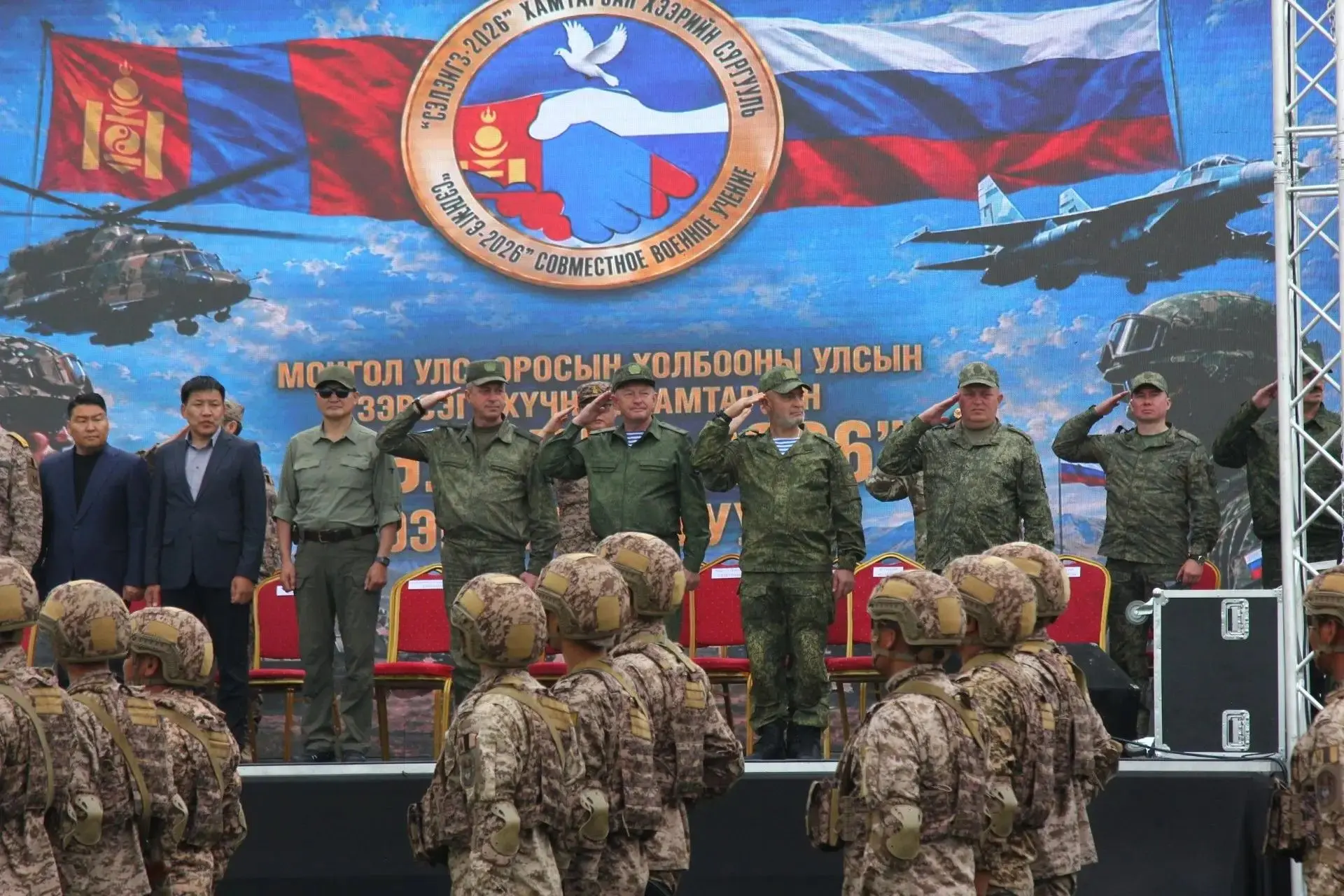 Россия и Монголия проводят совместные учения

Вблизи города Эрдэнэт стартовали совместные российско-
