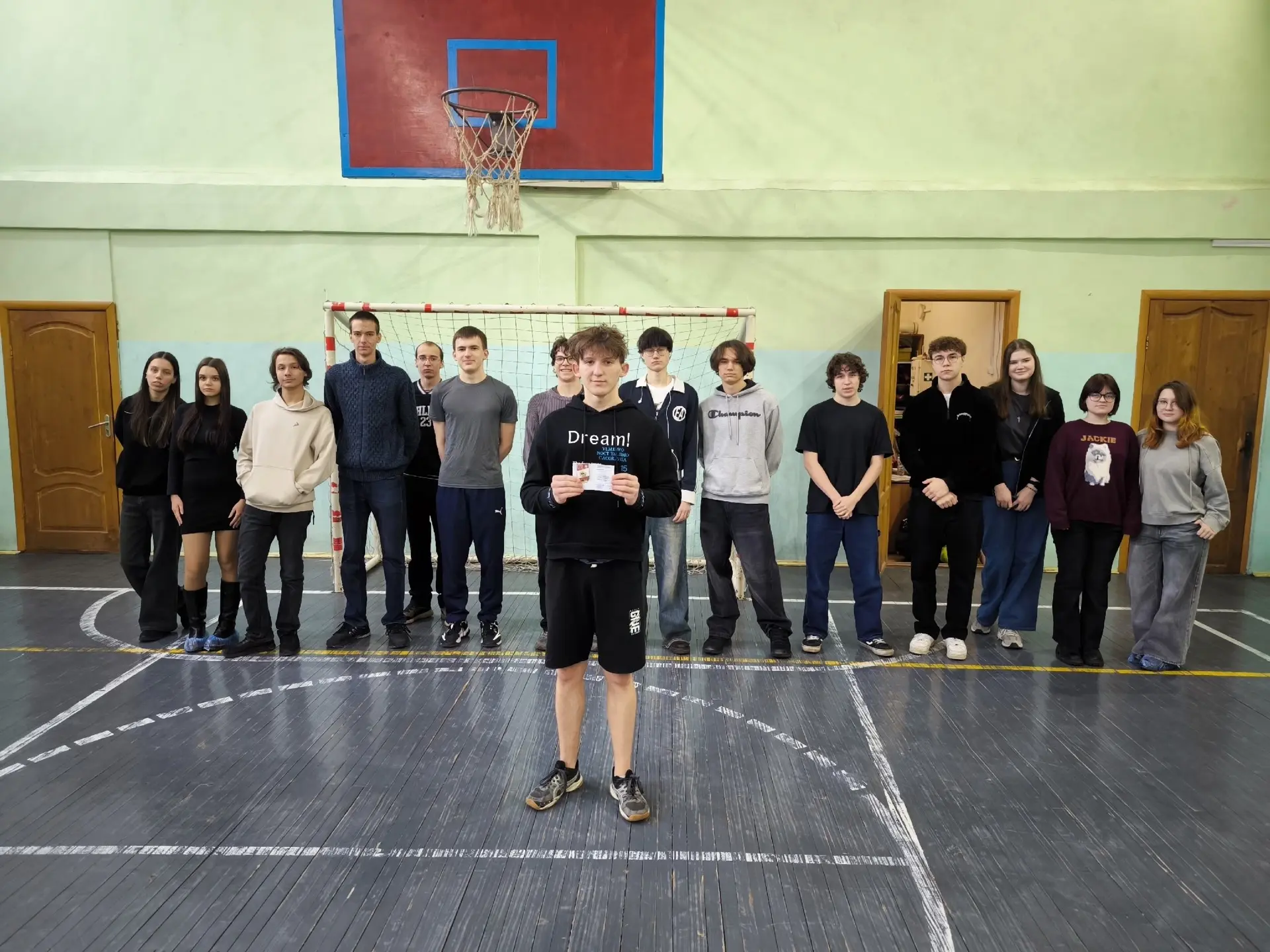 📅 На этой неделе, с 10 по 13 февраля, наши ученики получили почетные знаки ГТО за 2024 и 1 квартал 2