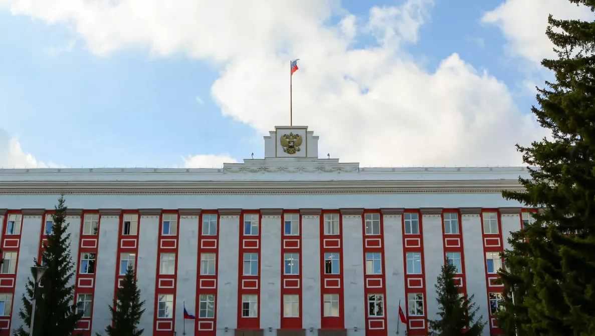Территорию у правительства Алтайского края ждет большой ремонт

Дороги и тротуары возле здания прави