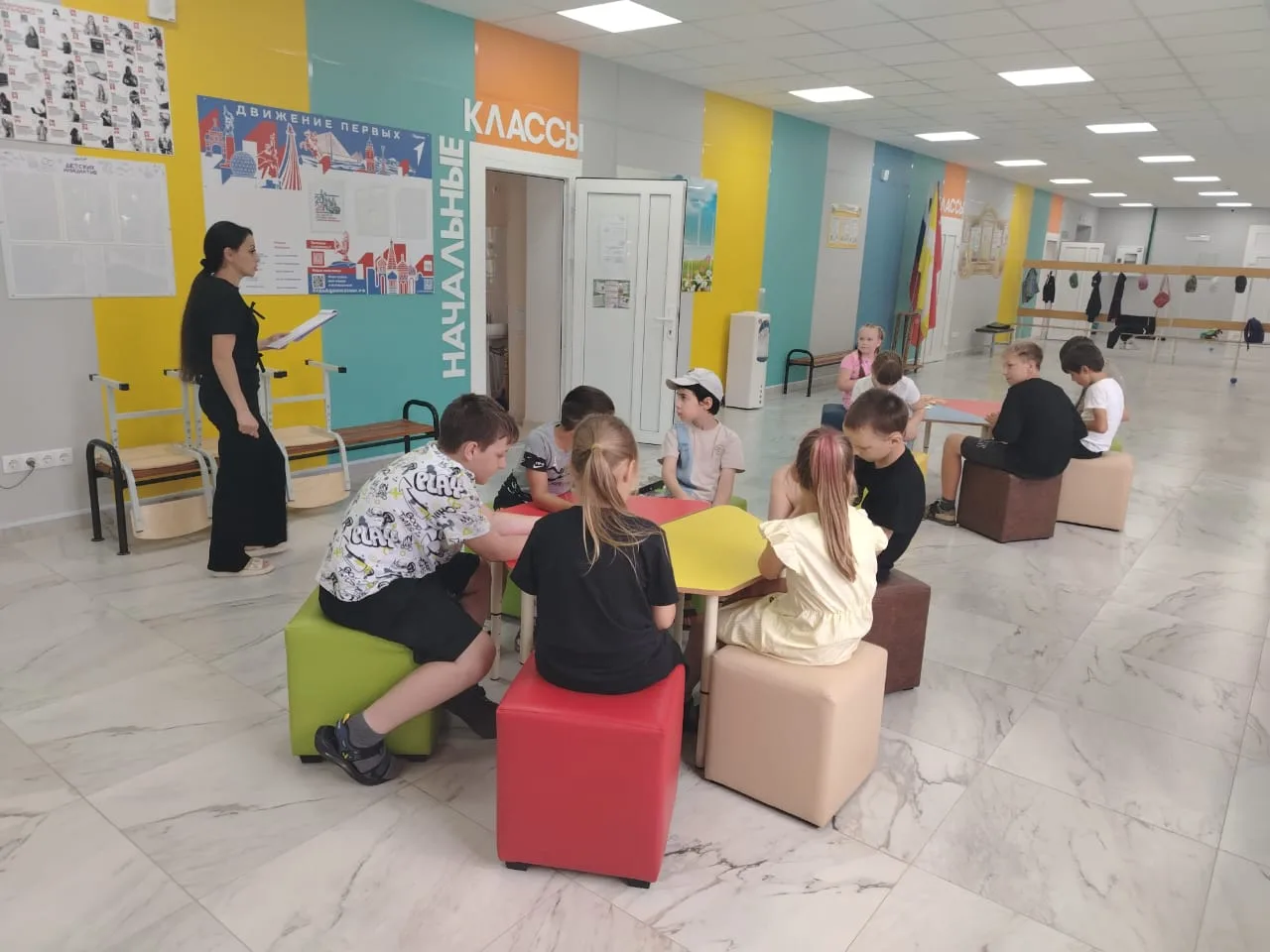 Сегодня  в  работники  Дома культуры  провели с ребятами из пришкольного лагеря «Салют»  увлекательн