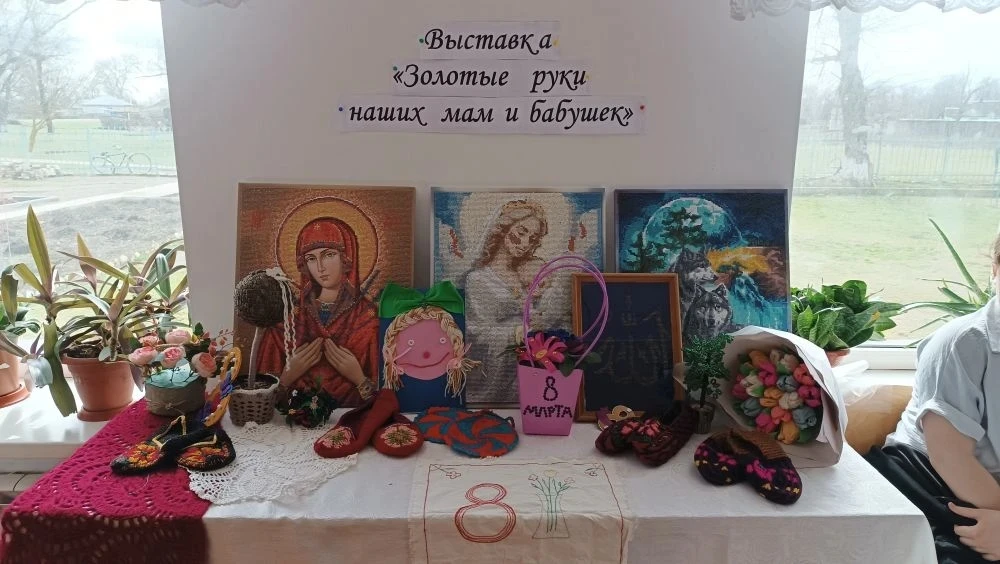 В преддверии женского праздника 8 марта активисты школьного музея организовали выставку...