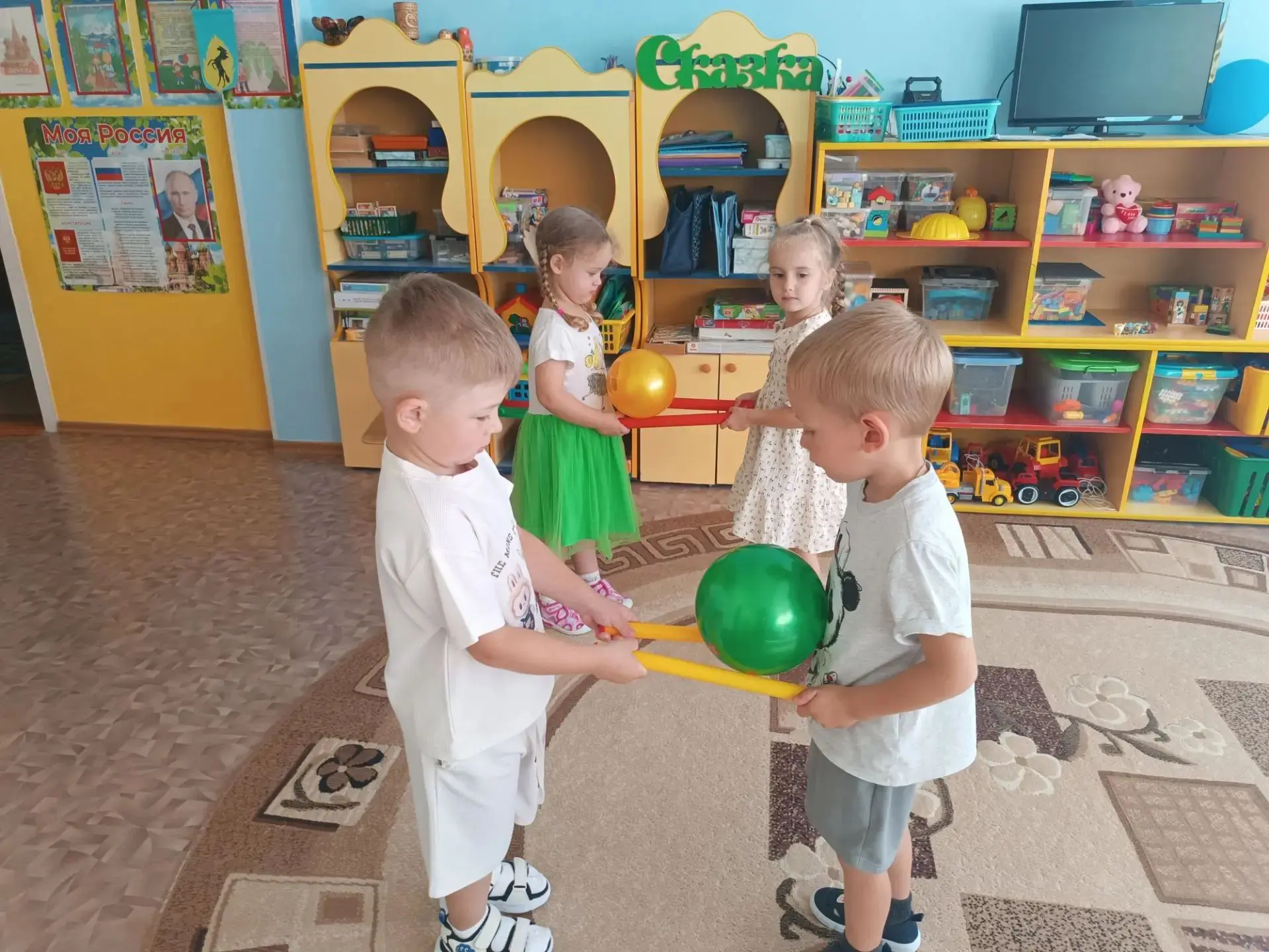Мяч — один из самых универсальных инструментов для развития ребенка. 🔴🟡🟣