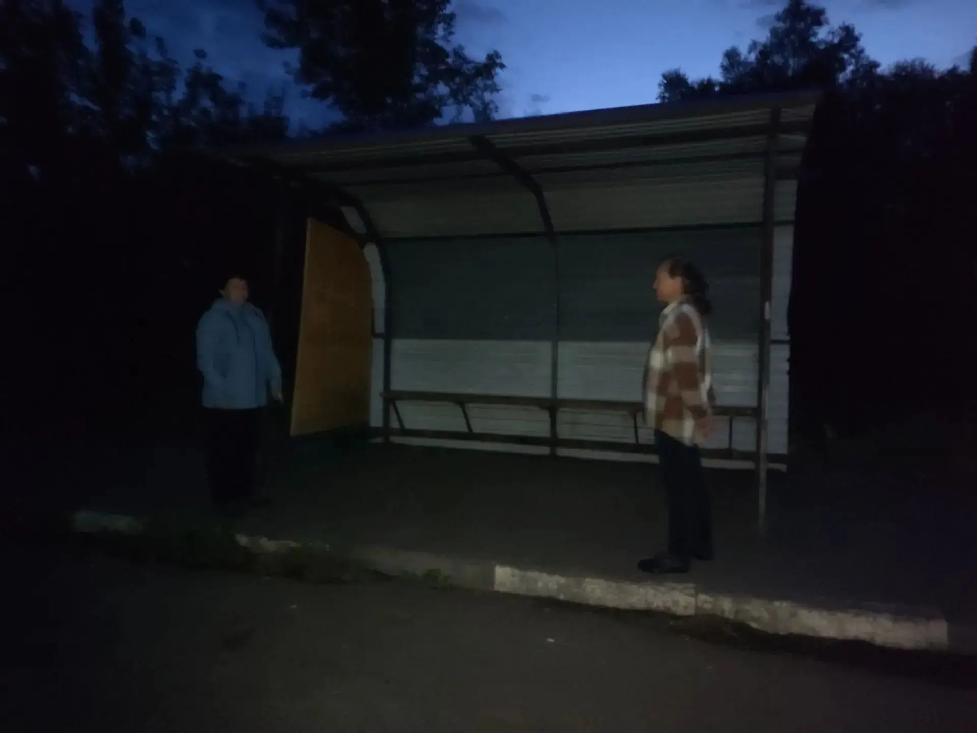 Сегодня педагоги нашей школы совместно с родителями провели вечерние рейды по улицам се...