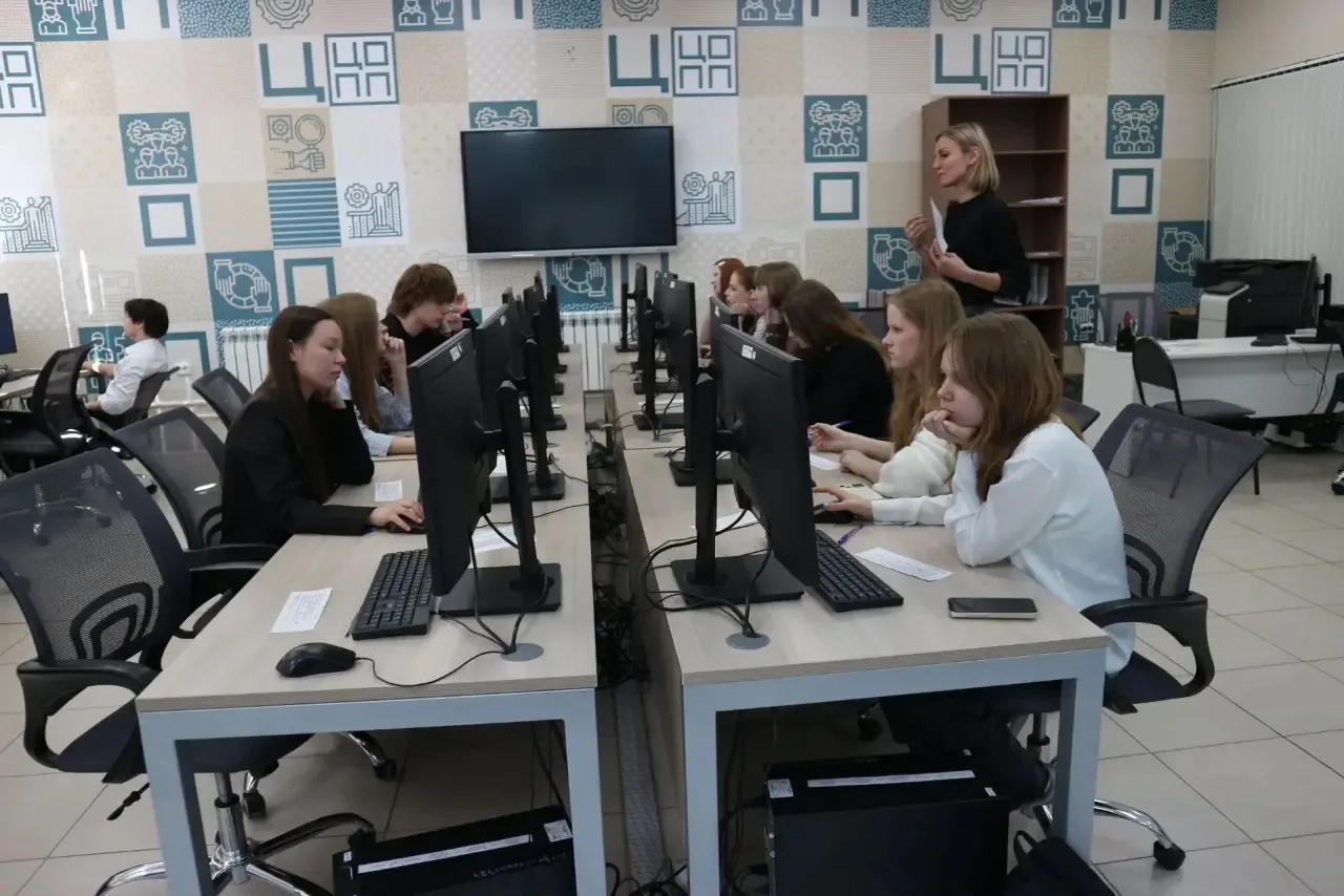 «Шаг навстречу профессии» 🙌  На этой неделе для 9Б класса  прошла профориентационная встреча в «СМЕН