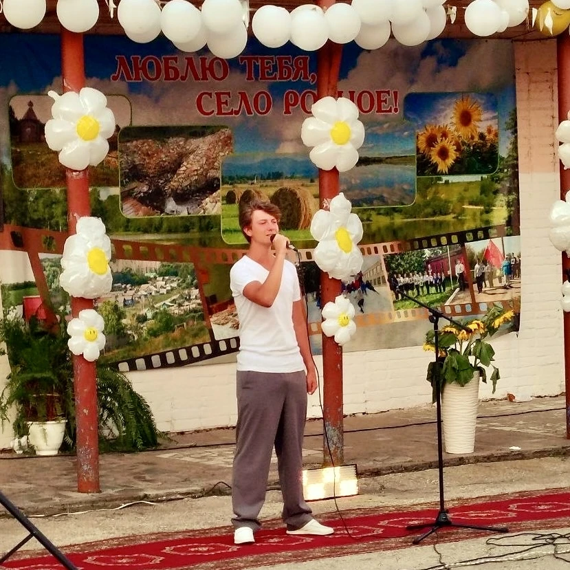 Илья  Бердников (преп. Салмова И.В.) принял участие в праздничных мероприятиях, посвящё...