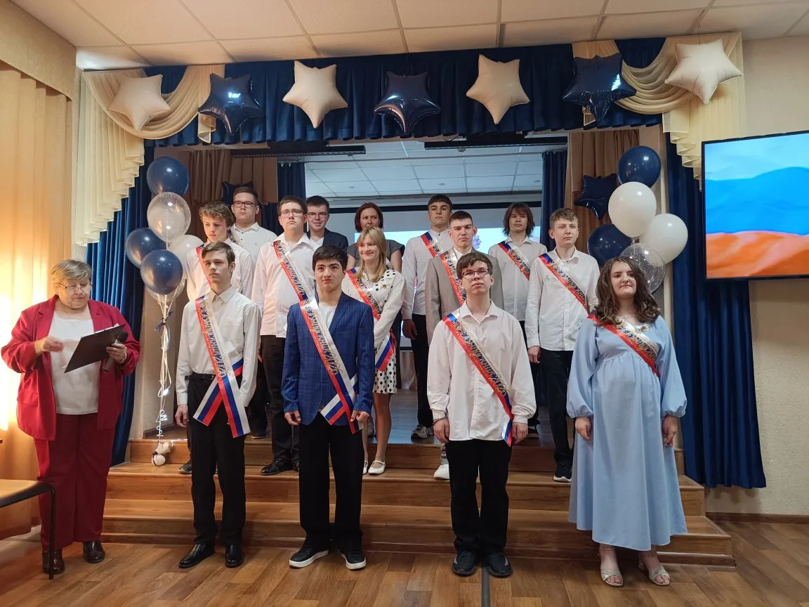 🔔 Сегодня в последний раз прозвенел звонок для наших десятиклассников! 📷
