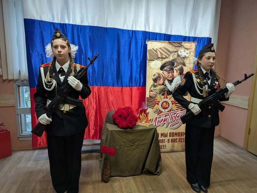 🕯️ Вахта памяти: тишина, в которой говорит история  Память не имеет срока давности. Наши кадеты заст
