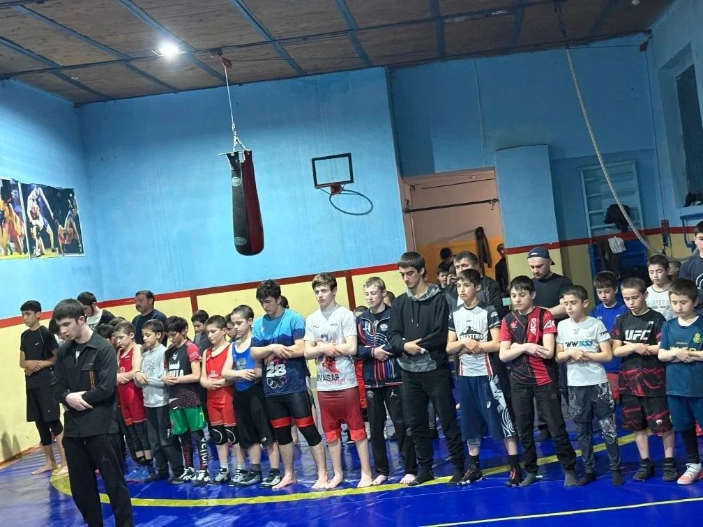 В Унцукульском районном центре дополнительного образования детей прошла товарищеская встреча наших в
