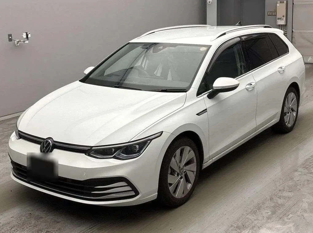 Volkswagen Golf Variant 1.5 eTSI Style Platinum 

✔️ 1.5 л, бензин, 150 л.с., мягкий гибрид
✔️ робот
