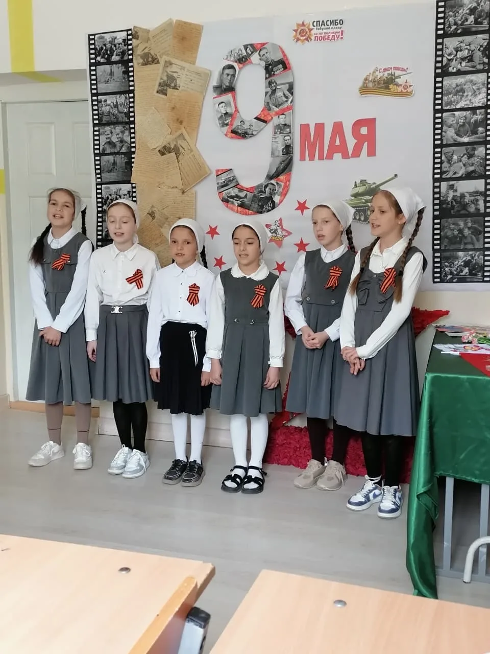 В нашей школе прошла торжественная линейка, посвящённая Дню Победы 9 Мая. Ученики и учи...