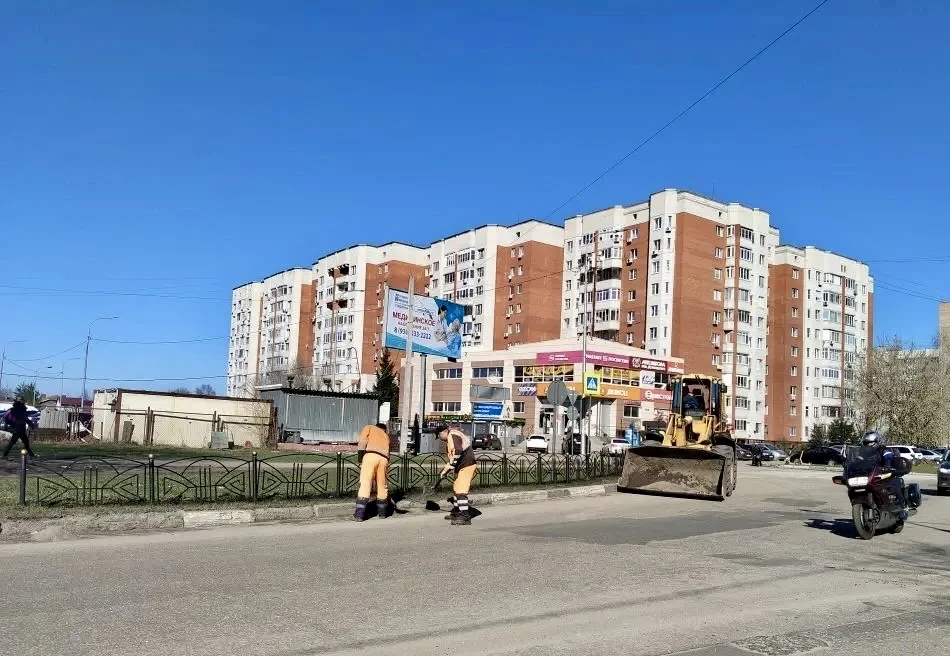 Не дожидаясь общеокружного апрельского субботника, уже приступили к комплексному наведению порядка н