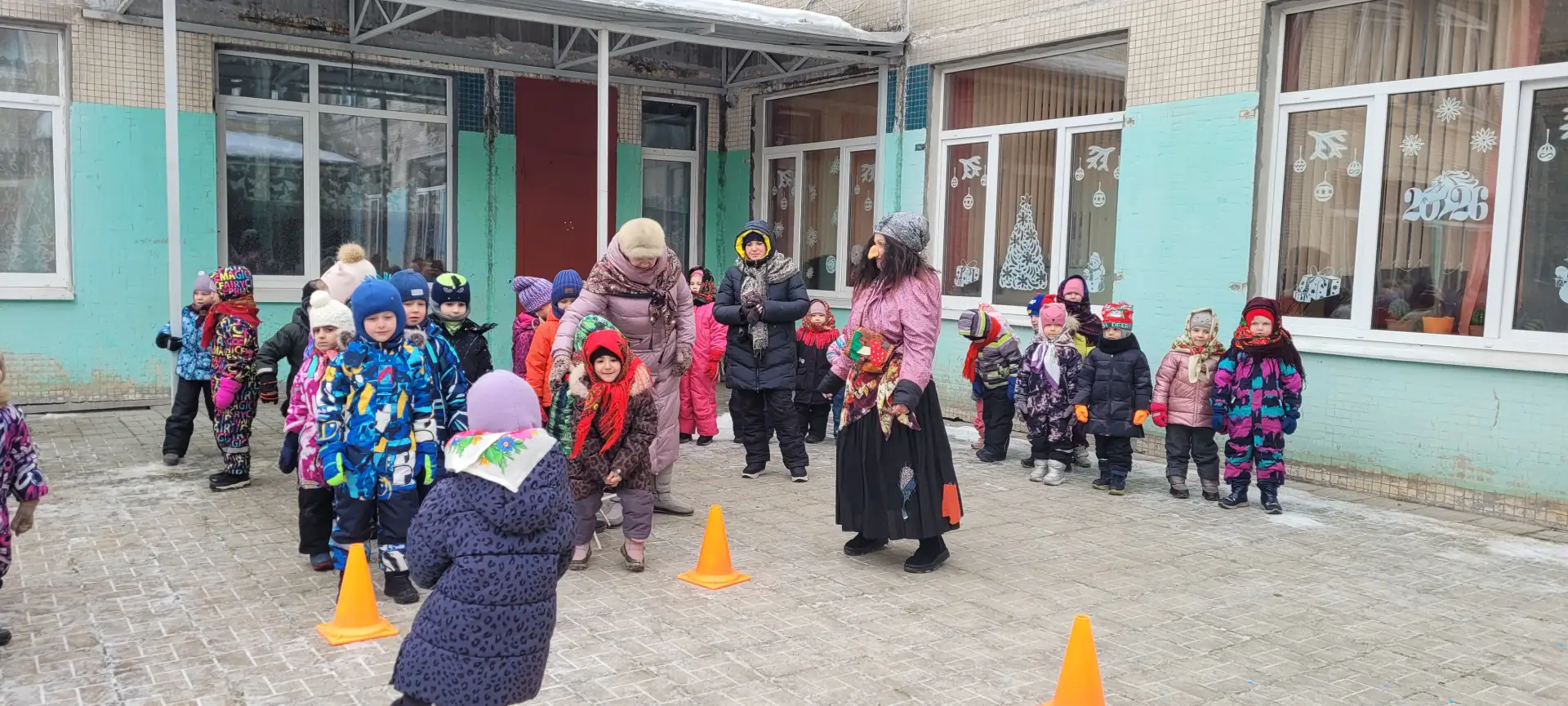 Хорошо мы все плясали, зиму провожали! Масленица праздник озорной, Мы прощаемся с зимой...