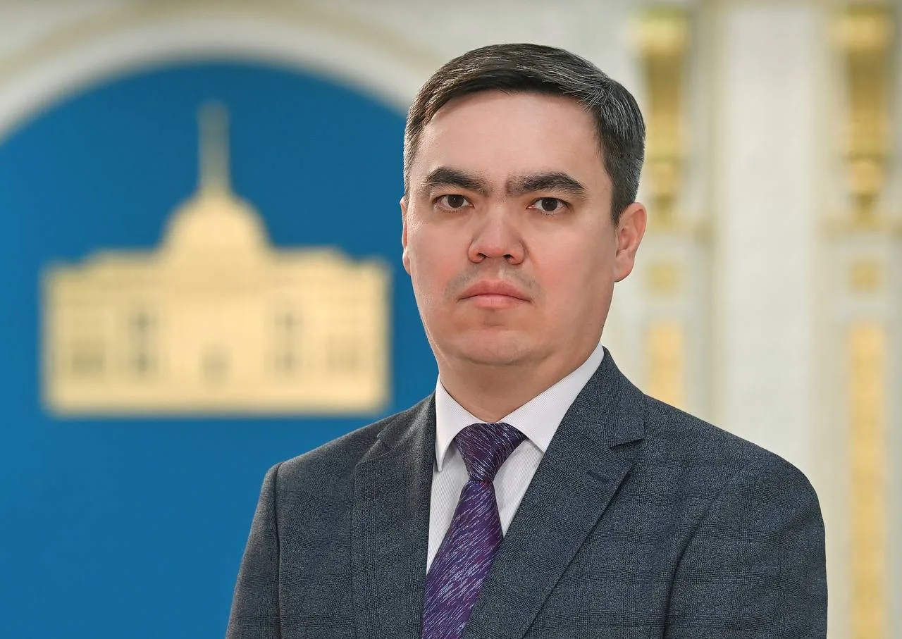 Айдар Жарылганов освобожден от должности заведующего Государственно-правовым отделом Ад...
