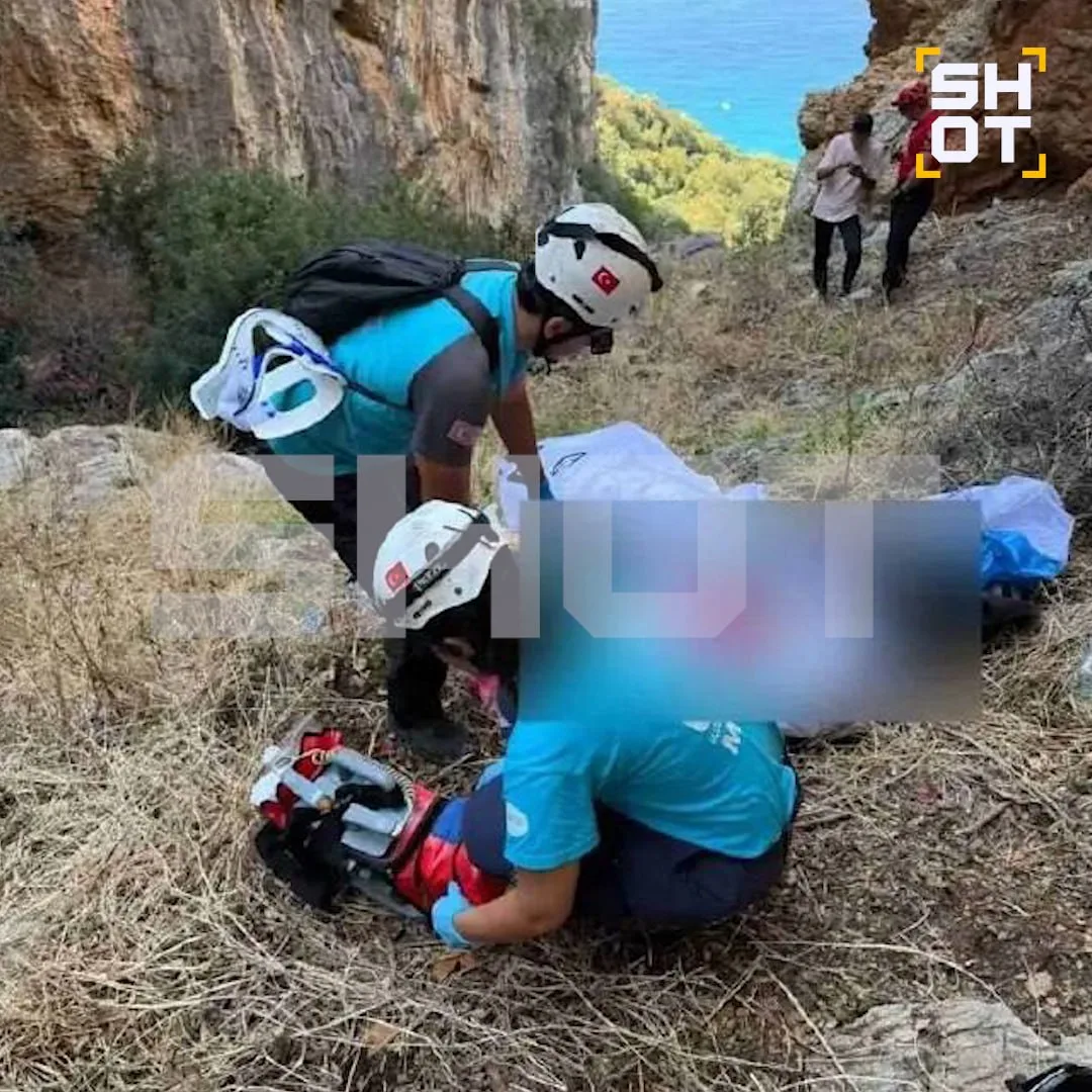 Россиянин разбился насмерть во время учебного полёта на параплане в Турции

Как выяснил SHOT, трагед