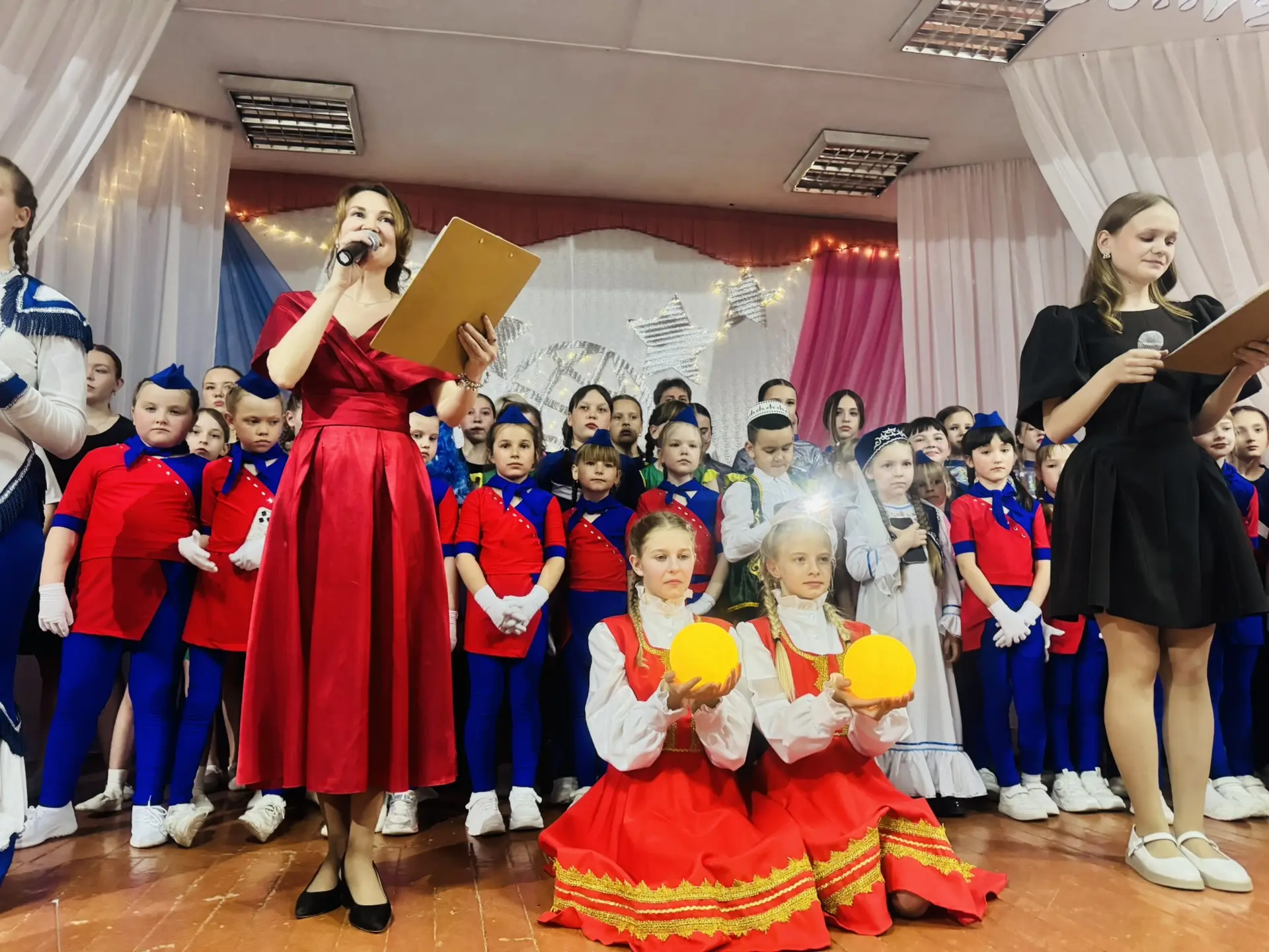 ✨ Отчётный концерт Детского Центра «Радуга»: «Искра единства» ✨

📌30 апреля в сельском Доме Культур
