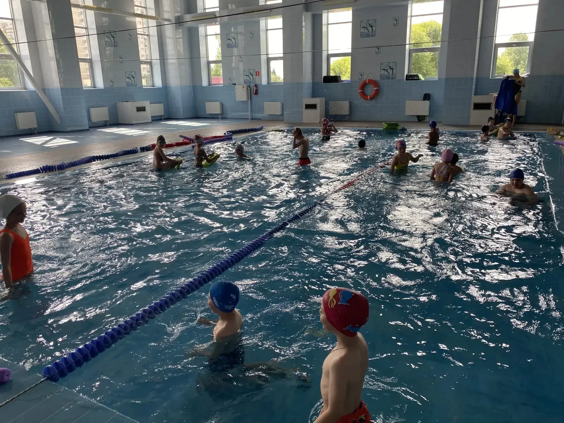 🏊‍♀️  Сегодня отряд«Жара» и «Колокольчики» вместе с учителем физической культуры Шаров...
