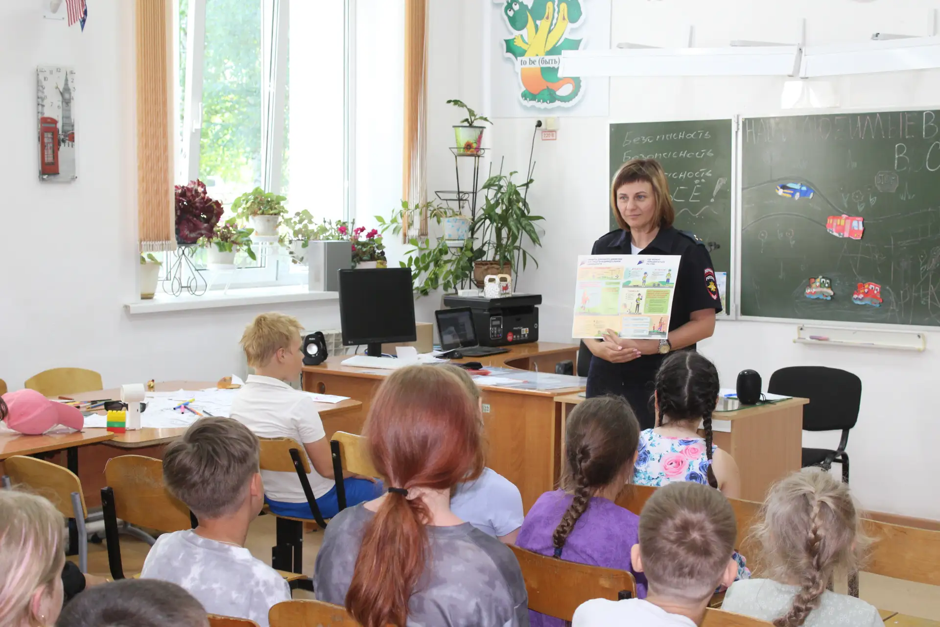 День детской безопасности

По традиции в летнем лагере "Радуга" проводится «День детской безопасност