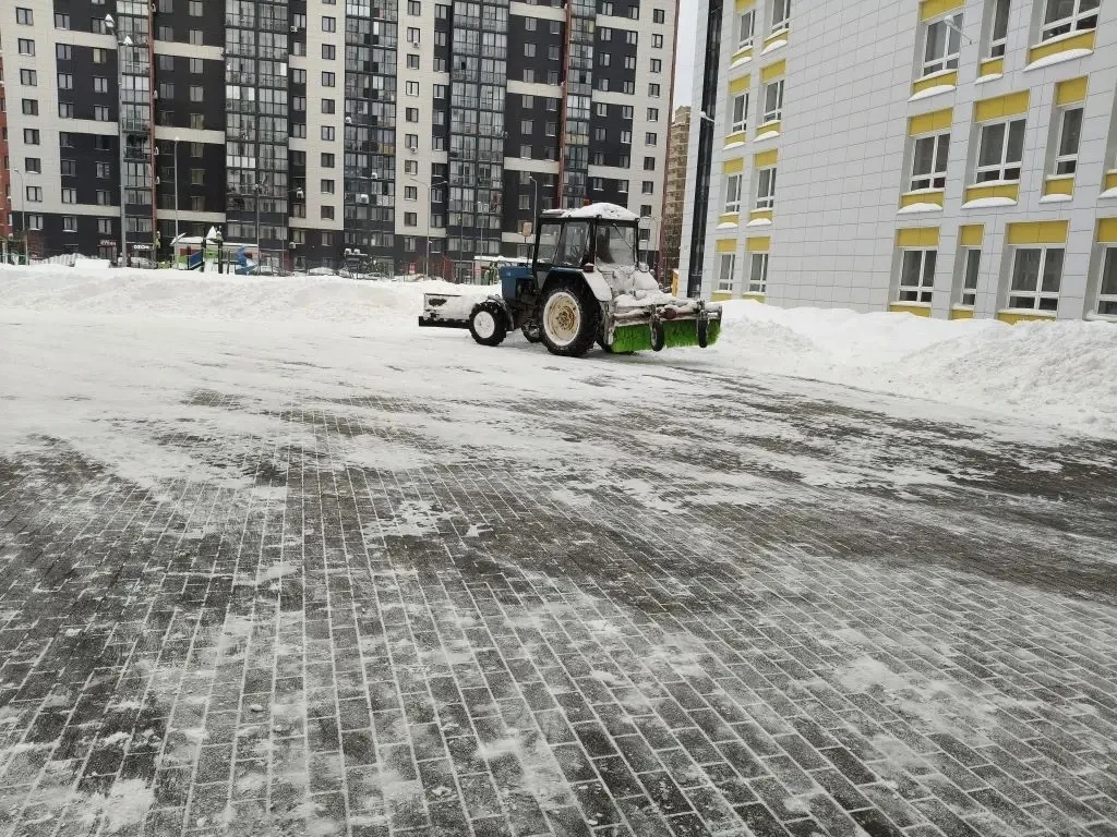 Погода продолжает удивлять 😉 но наша хозяйственная служба всегда готова ко всяким погодным сюрпризам