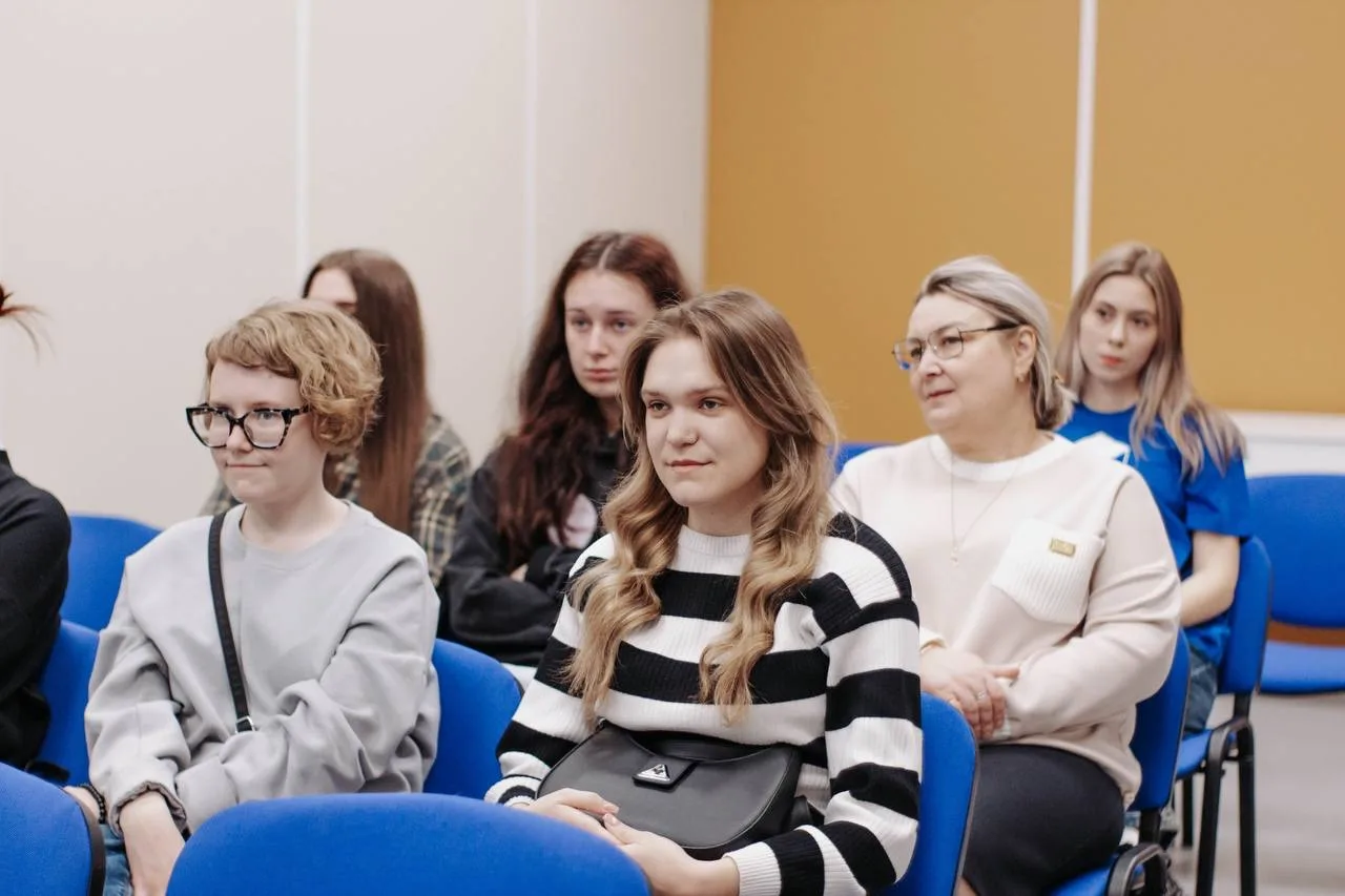 Студенты ОУФТ на Дне открытых дверей в Оренбургском педуниверситете!🎓  🚀Будущее начинается сегодня! 