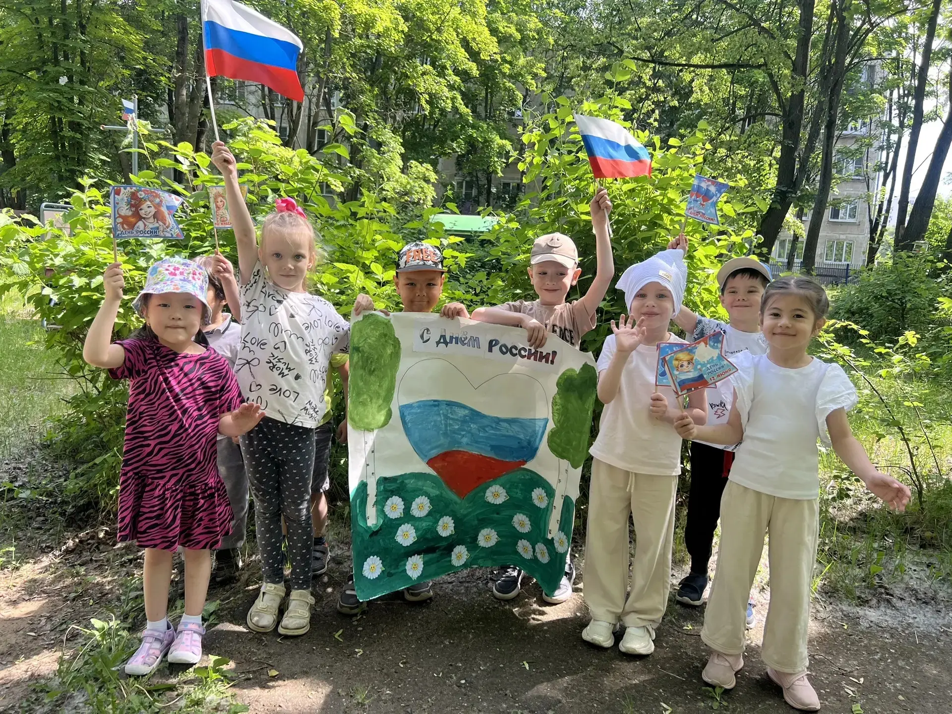 Во всех дошкольных отделениях нашей школы прошли мероприятия, посвященные дню России. 
Были проведен