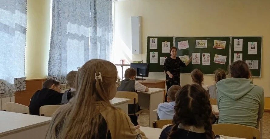 Чăваш чӗлхипе литература эрнинче ҫулсеренех пирӗн шкулта тӗл пулусем ирттересси йăлана ...