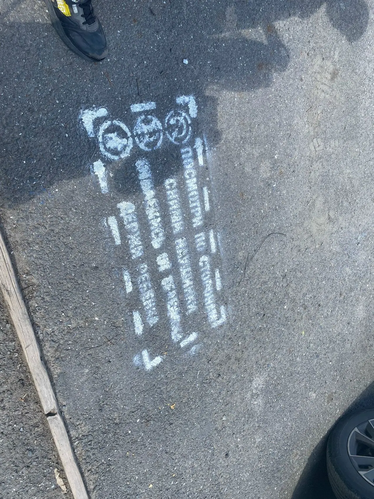 «Волки» на страже порядка: активисты отряда приняли участие в акции «ПДД на асфальте»!
Наши ребята и