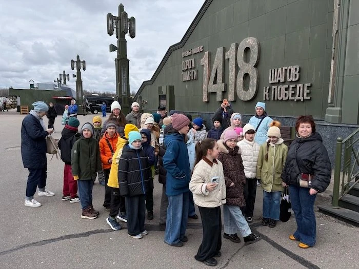 🎖️ Поездка в Парк Патриот  Сегодня в преддверии 81-й годовщины Победы М.В. Романова с учениками 3 "А