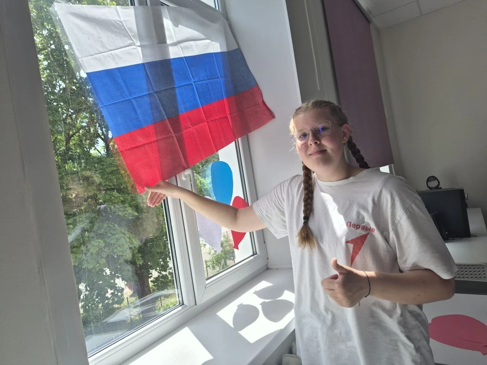 Активисты Движения Первых украсили окна к Дню России! 
#НавигаторыДетства53
#НавигаторыДетства