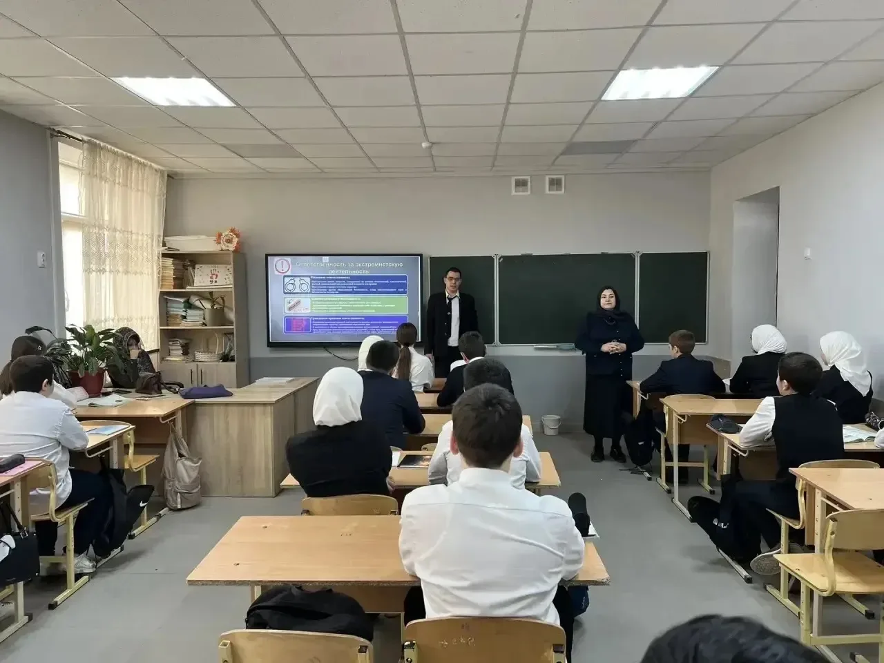 Проведение профилактической беседы в 8-х классах  Сегодня в 8-х классах нашей гимназии состоялась вс