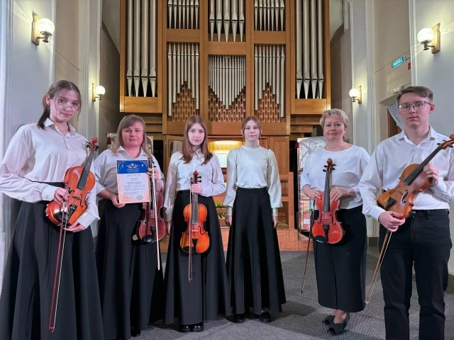 🎻🎶🎻🎶🎻