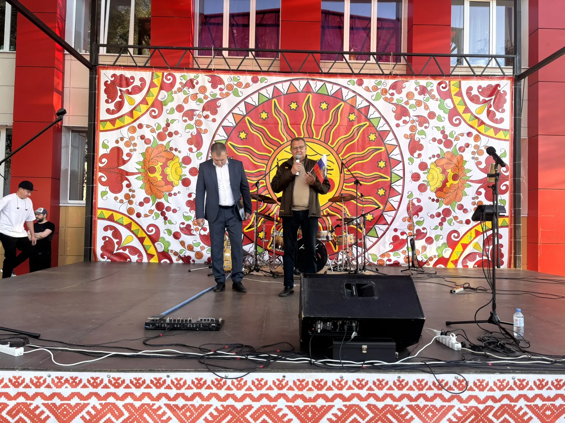 🇷🇺 В Медведеве отпраздновали День посёлка и День Государственного флага России.