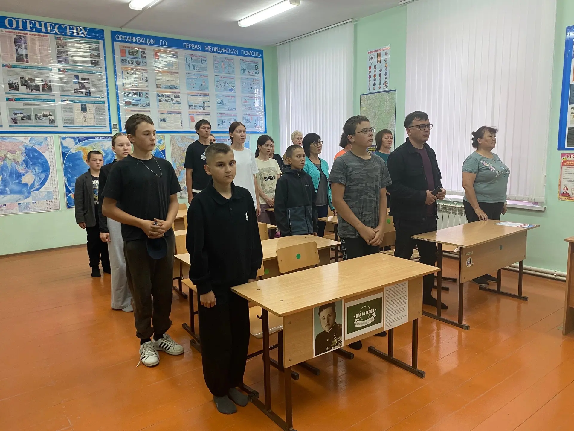 Сегодня, в День памяти и скорби, наша школа присоединилась к Всероссийской акции «Минута молчания».
