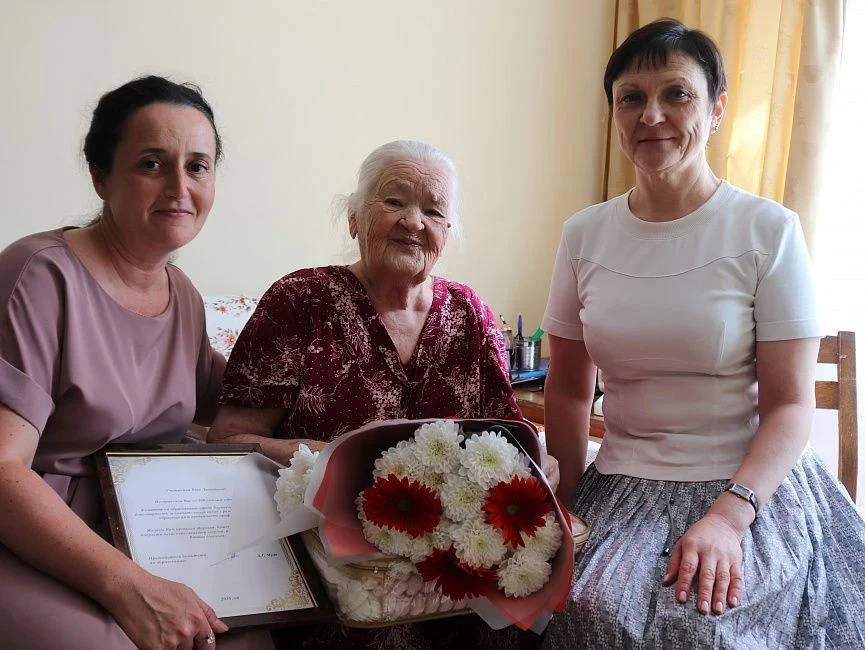 Педагог из Барнаула отпраздновала свой вековой юбилей ❤️

🔹 Ветерану педагогического труда Вере Дан