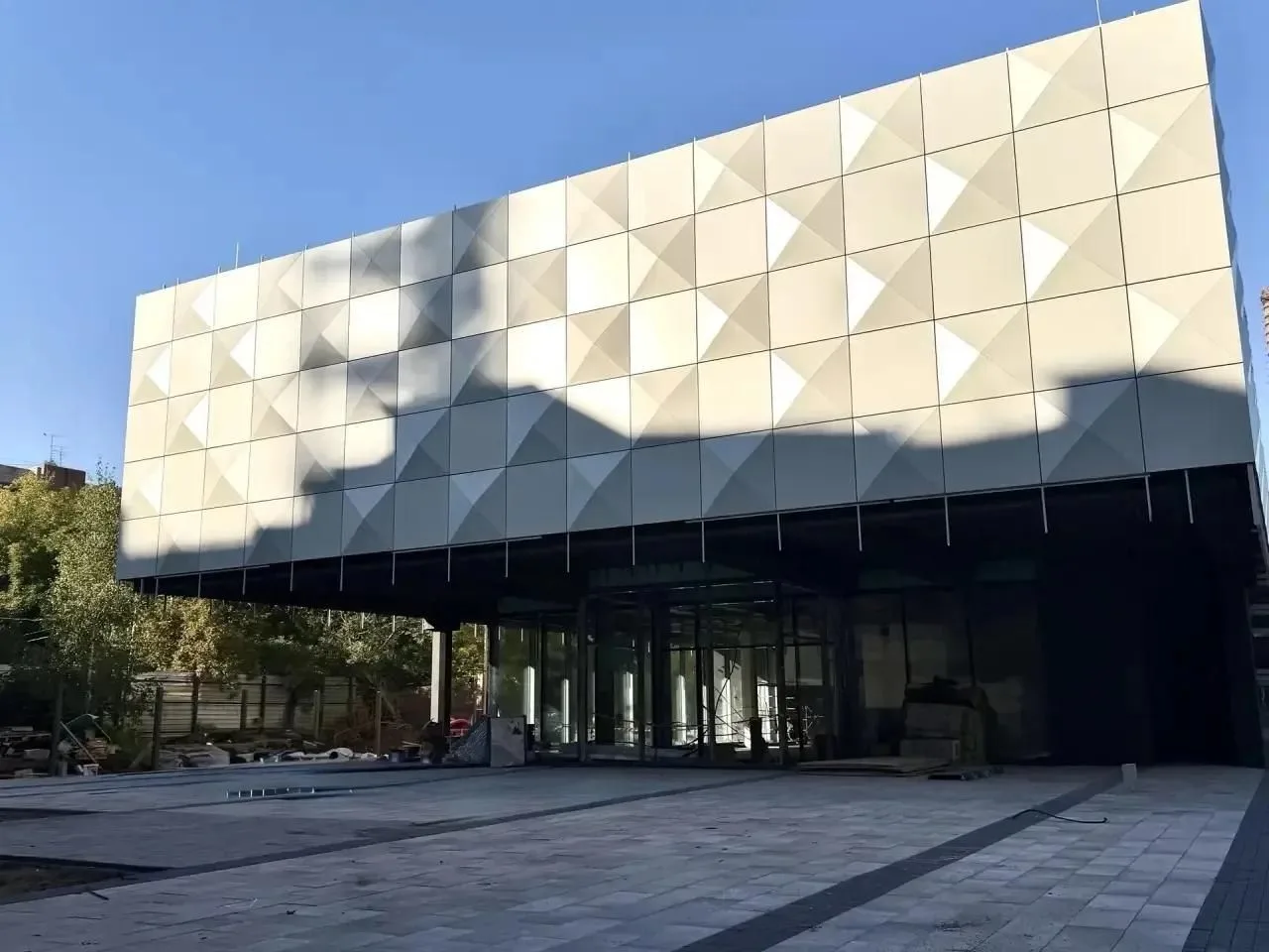 Суриков-центр обрастает красотой 🏗✨