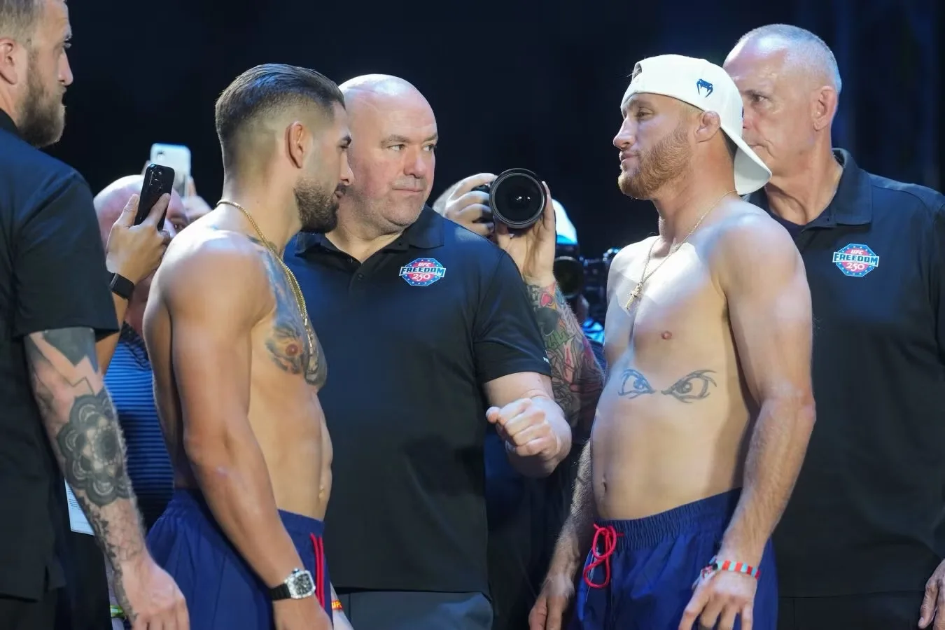 🤯ДЖАСТИН ГЕЙДЖИ ПОБЕЖДАЕТ ИЛИЮ ТОПУРИЮ НА #UFCWhiteHouse

Топурия не смог выйти на 5-й решающий рау