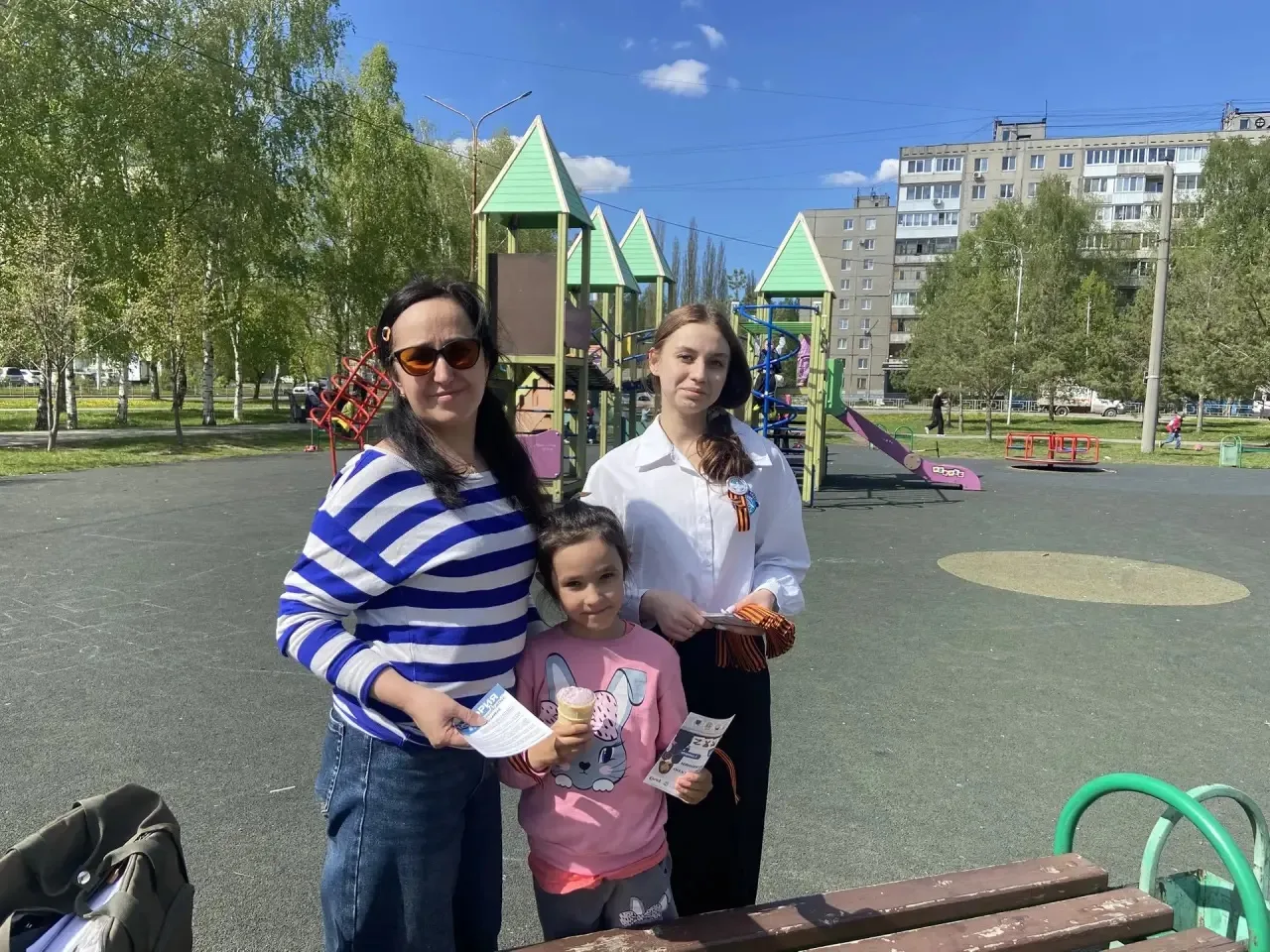 Волонтеры победы нашего Лицея №68 совместно с советником директора по воспитанию и старшей вожатой п