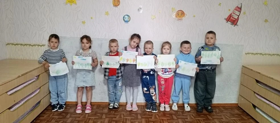 🌸🎨 В средней группе прошло увлекательное занятие по рисованию на тему "Волшебница вес...