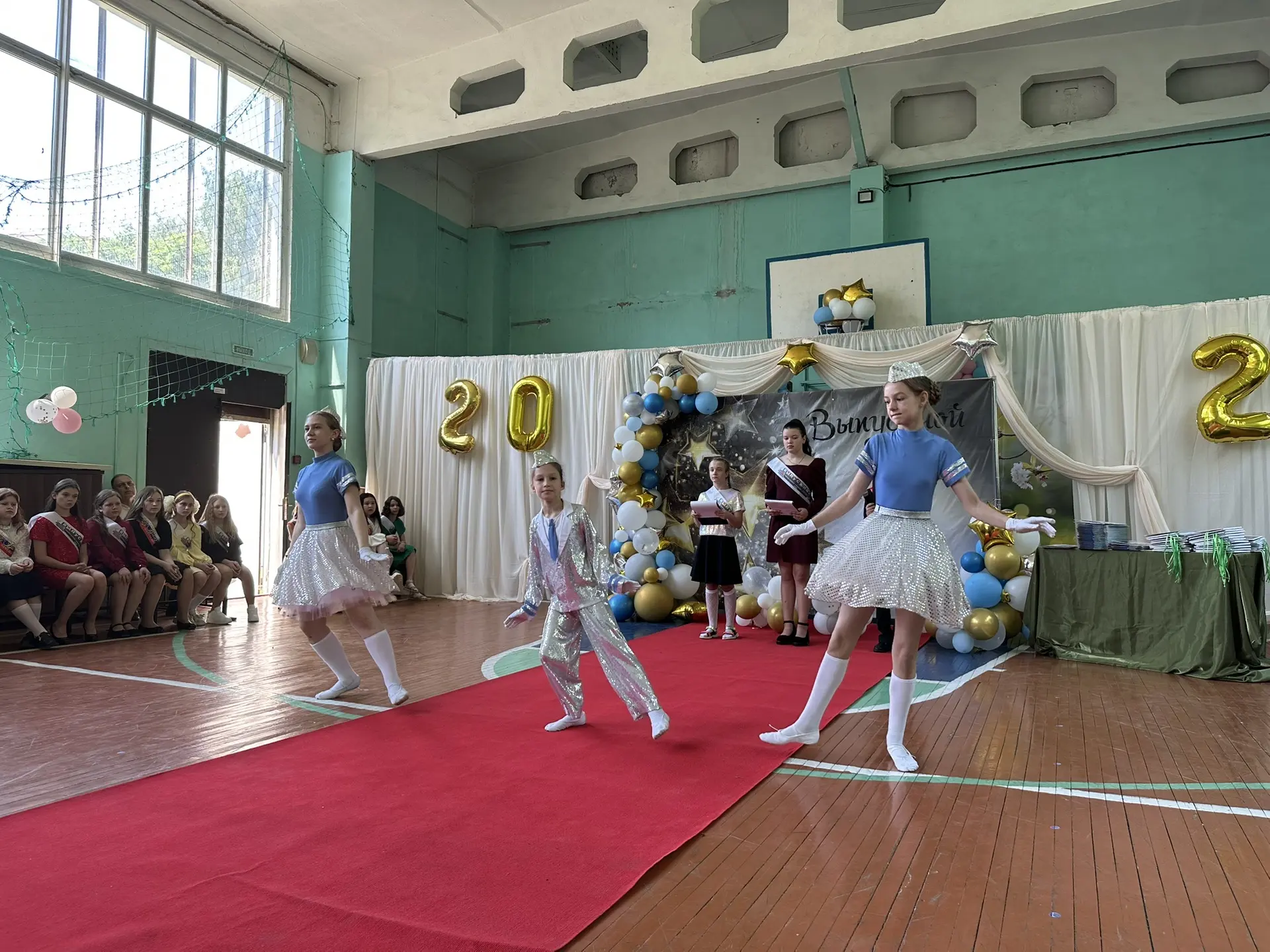 🔔В нашей школе состоялось торжественное событие - выпускной и для 4 «В» и 4 «Г» классов «Прощание с 