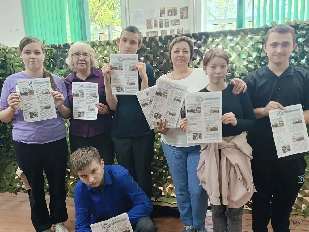 Наши студенты продолжают помогать фронту! 🇷🇺

В КГБ ПОУ ХАТ кипит работа по плетению маскировочных