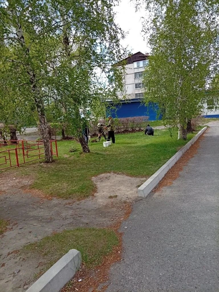 Коллектив Белоярской управляющей компании внёс свой вклад в благоустройство территории ...