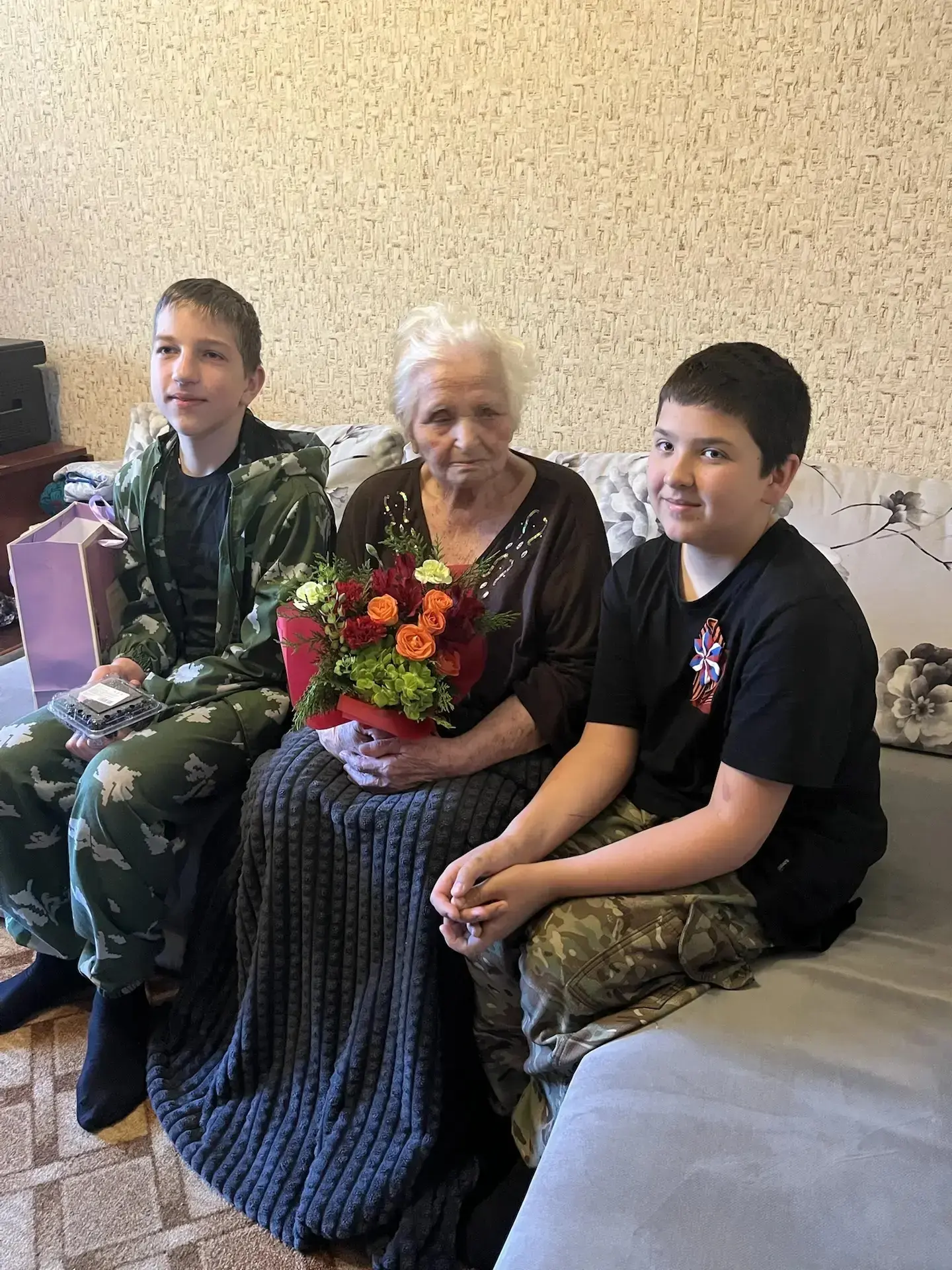 🌷 Ученики нашей школы поздравили ветеранов с наступающим Днём Победы!  Сегодня наши ребята с большим
