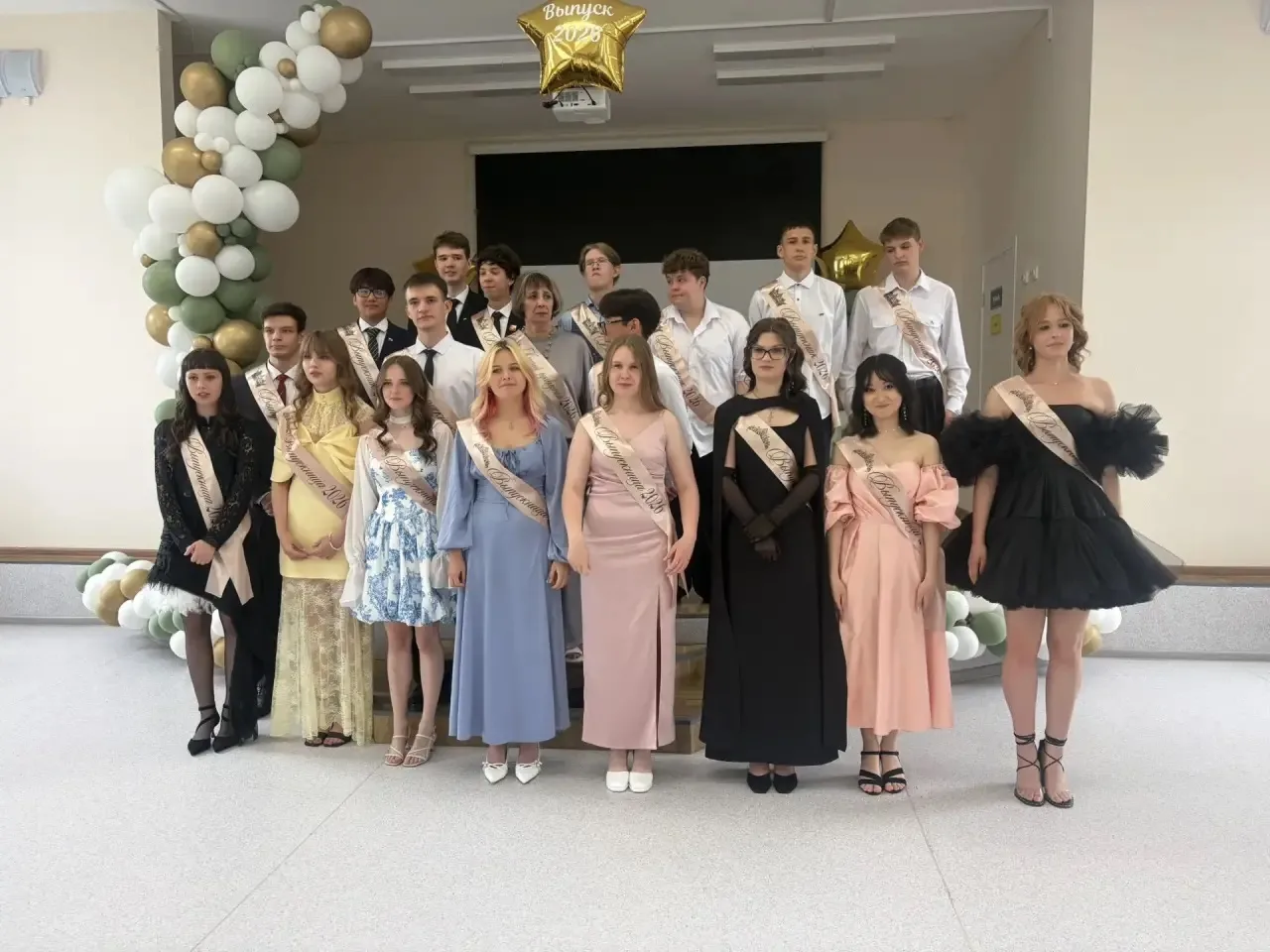🎓 Выпускной - праздник новых горизонтов! ✨

27 июня состоялся выпускной вечер, наши учащиеся отмети