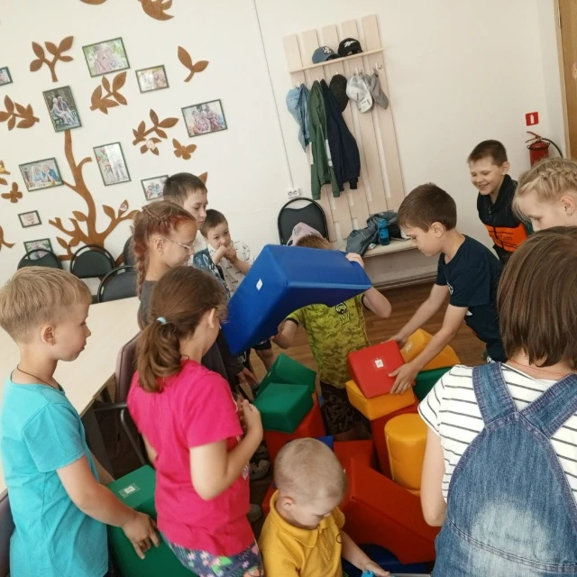«Краски лета» 

 В Омутнинском комплексном центре социального обслуживания населения, звучит самый п