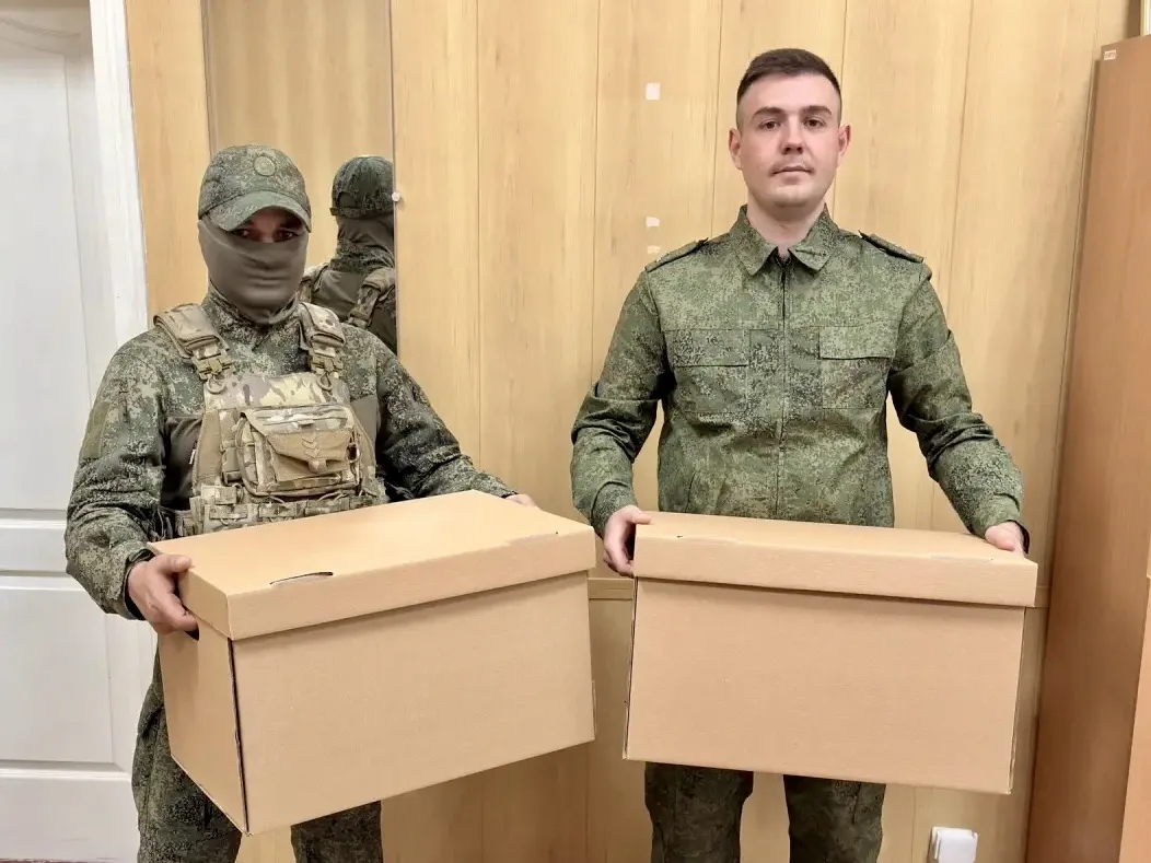 В Херсонской области офицеры СК России передали гуманитарную помощь российским военносл...