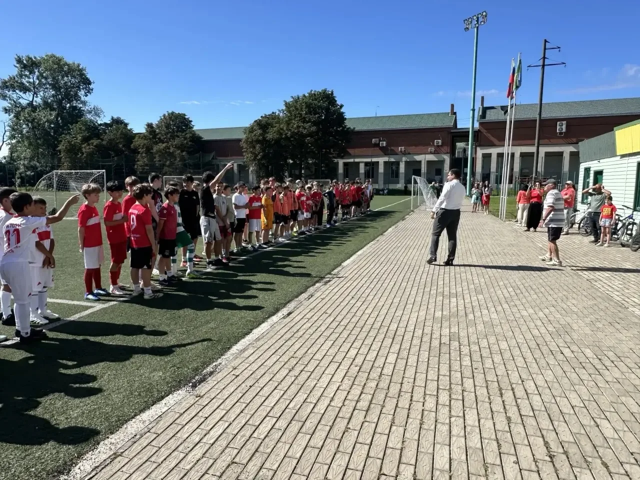 ⚽️На стадионе «Спартака» в Абинске стартовали игры на Кубок губернатора по футболу среди дворовых ко