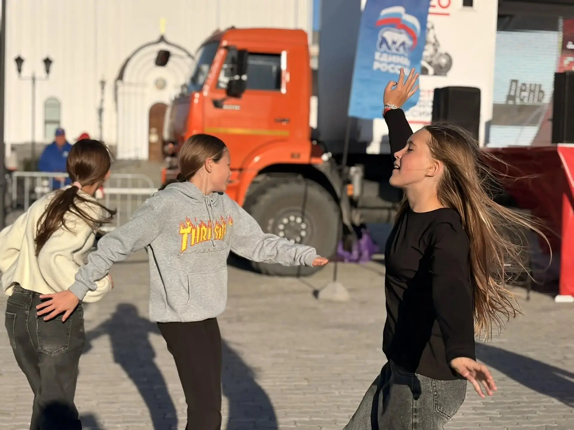 Вот это зажигают, ай да молодцы!👏🏼☀️