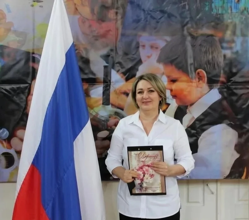 Дорогие ученики, уважаемые родители, дорогие коллеги!

Сердечно поздравляю вас с Днем России! Этот п