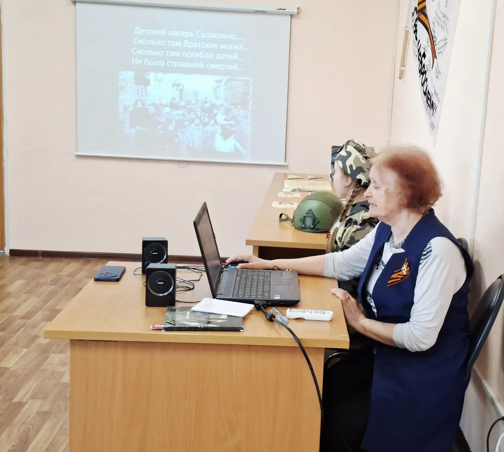 Сегодня в МОУ "Гимназия"  библиотекарь Чередниченко Н.Г. провела  библиотечный урок "Михаил Савицкий